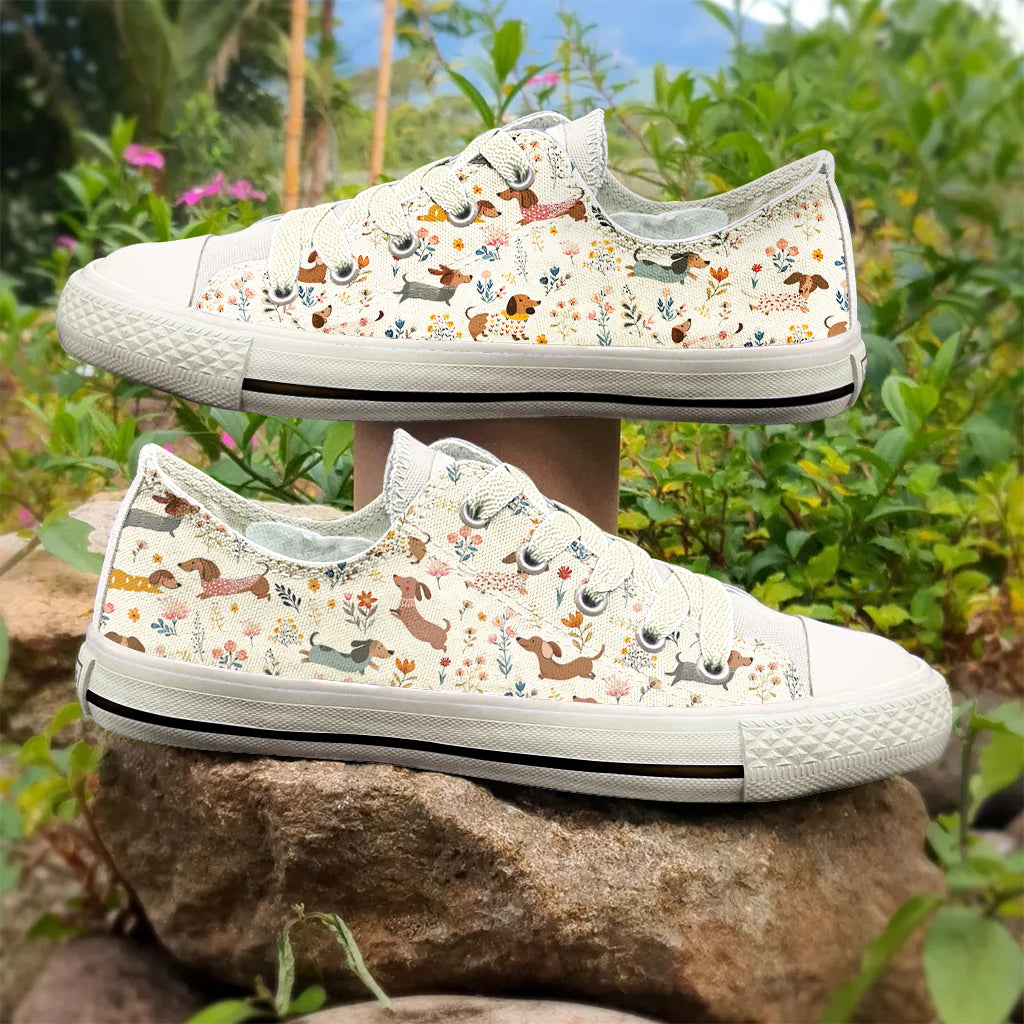 Lorva Dachshund Women's Low Top Shoes Happy Field Flowers