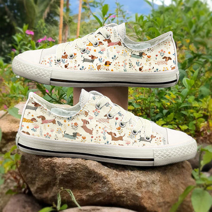 Lorva Dachshund Women's Low Top Shoes Happy Field Flowers