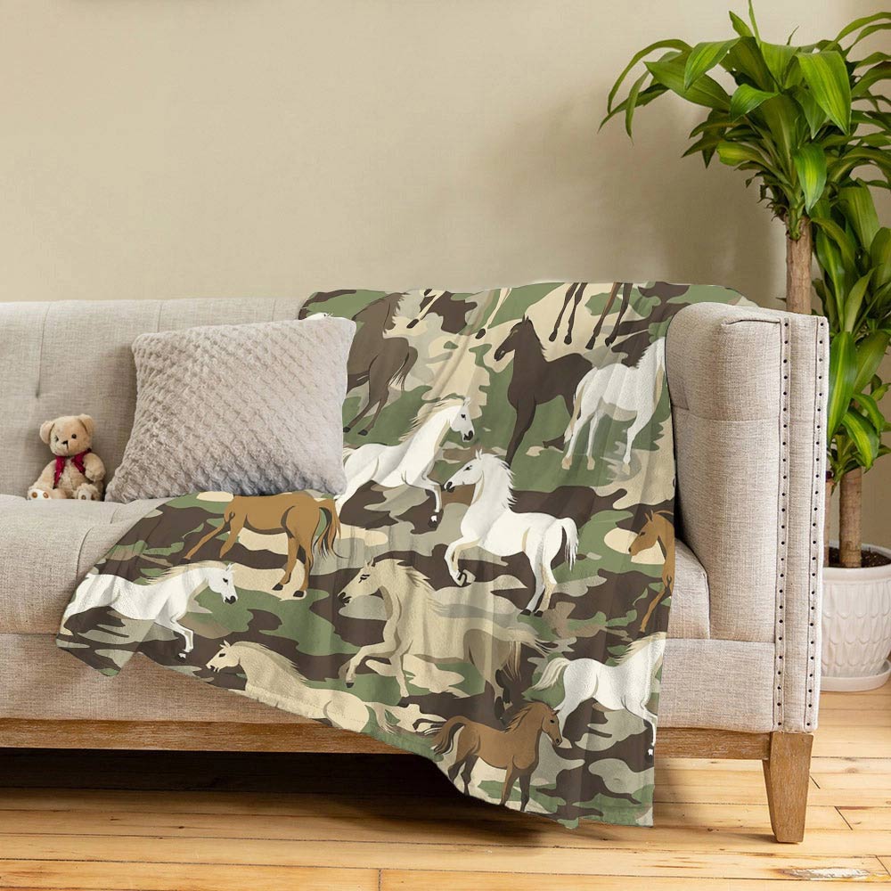 Lorva Fleece Blanket Wild Camo Gallop